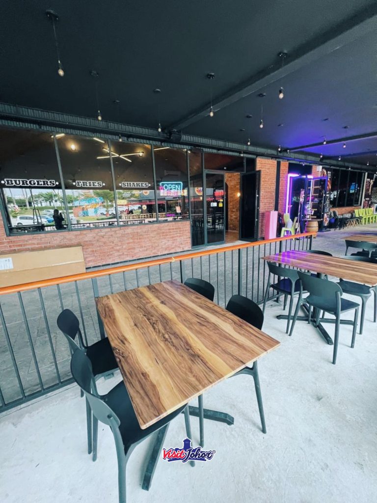 Woodfire Burger Ada Cawangan Baharu Lah Di Taman Gaya. Senang lah orang